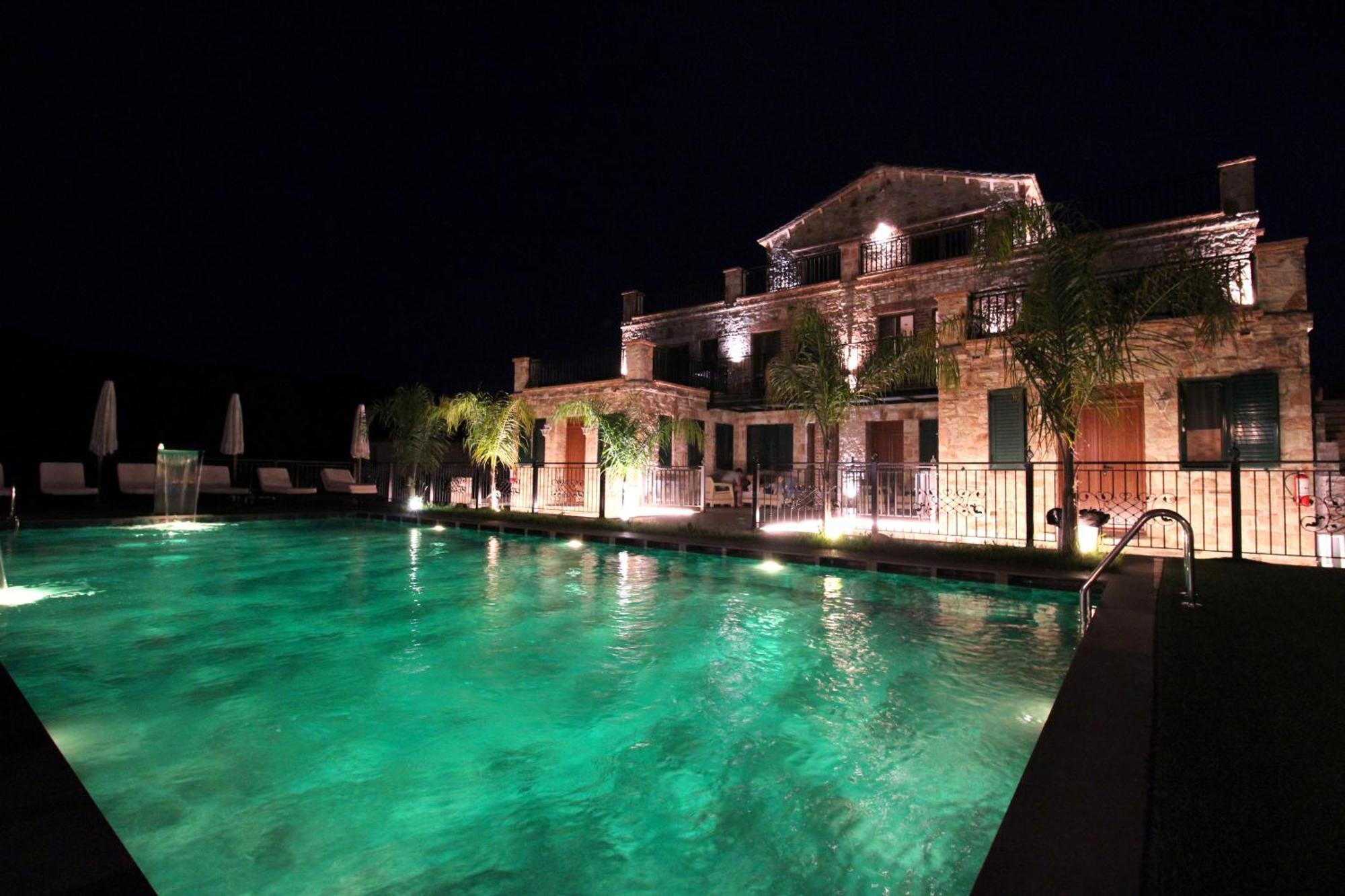 Limni Hotel 4*